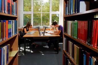 Bibliothek der Studienakademie Bautzen Bibliothek der Studienakademie Bautzen
